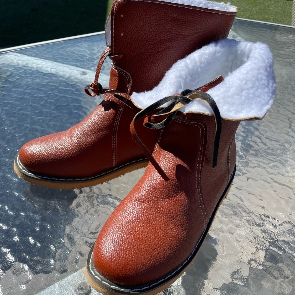 Size 6 women’s outdoor rain boot